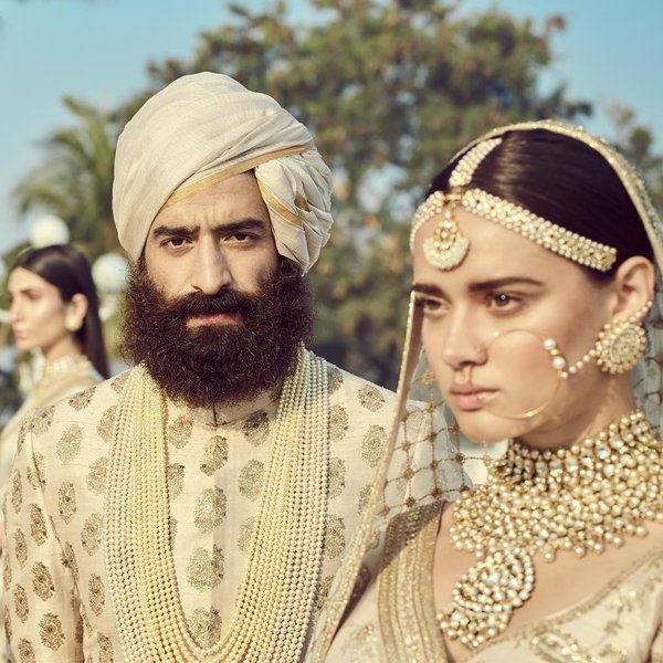 Double toned pearl necklace