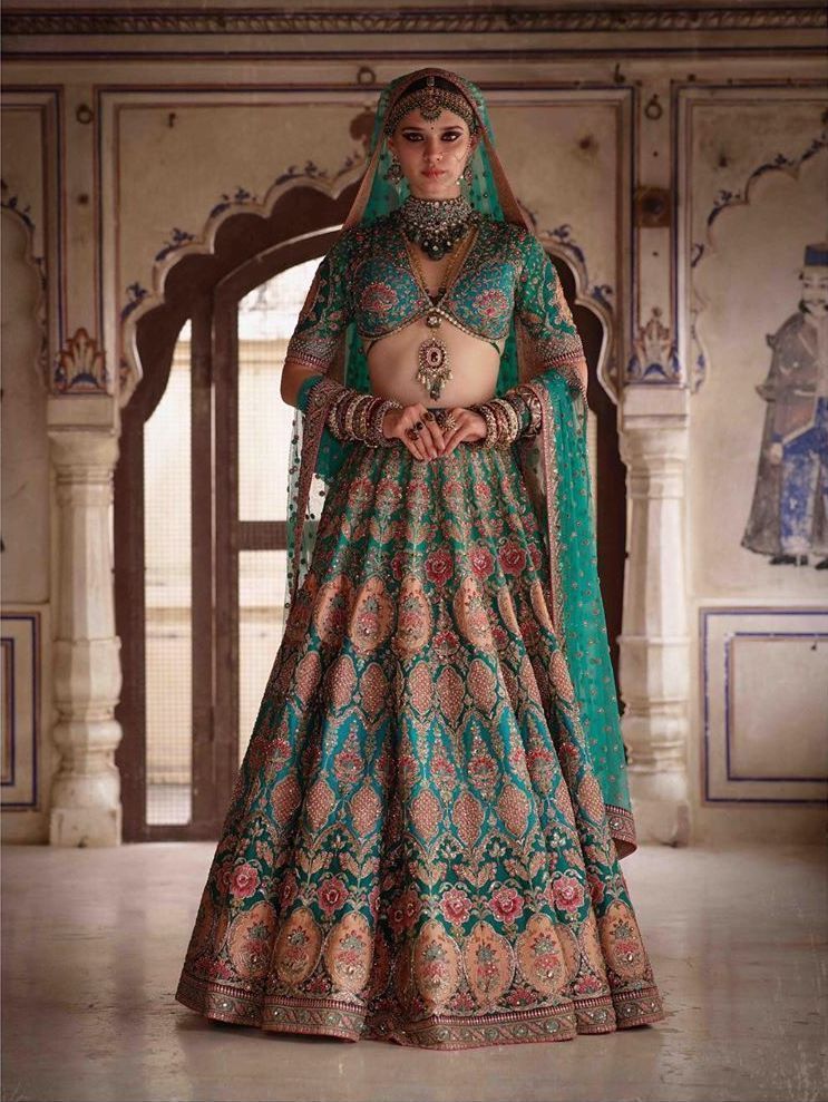 Hot trends in Wedding Dress Colors For 2022