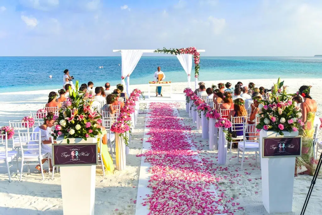 Understand the beach wedding setup 